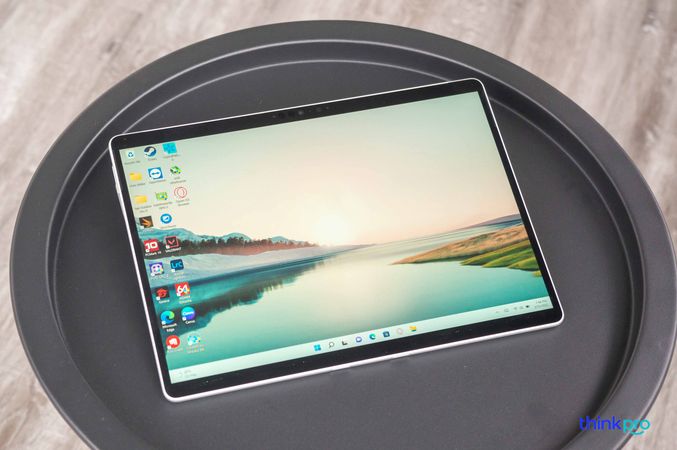 Trên tay Surface Laptop Pro 8: Thiết kế mỏng nhẹ, tích hợp đa năng, hiệu suất cao